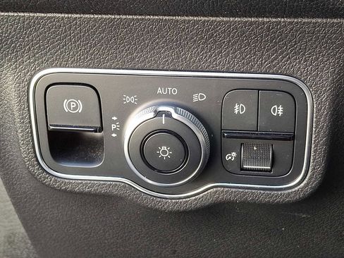 Certified 2022 Mercedes-Benz GLB 250 4MATIC image 23