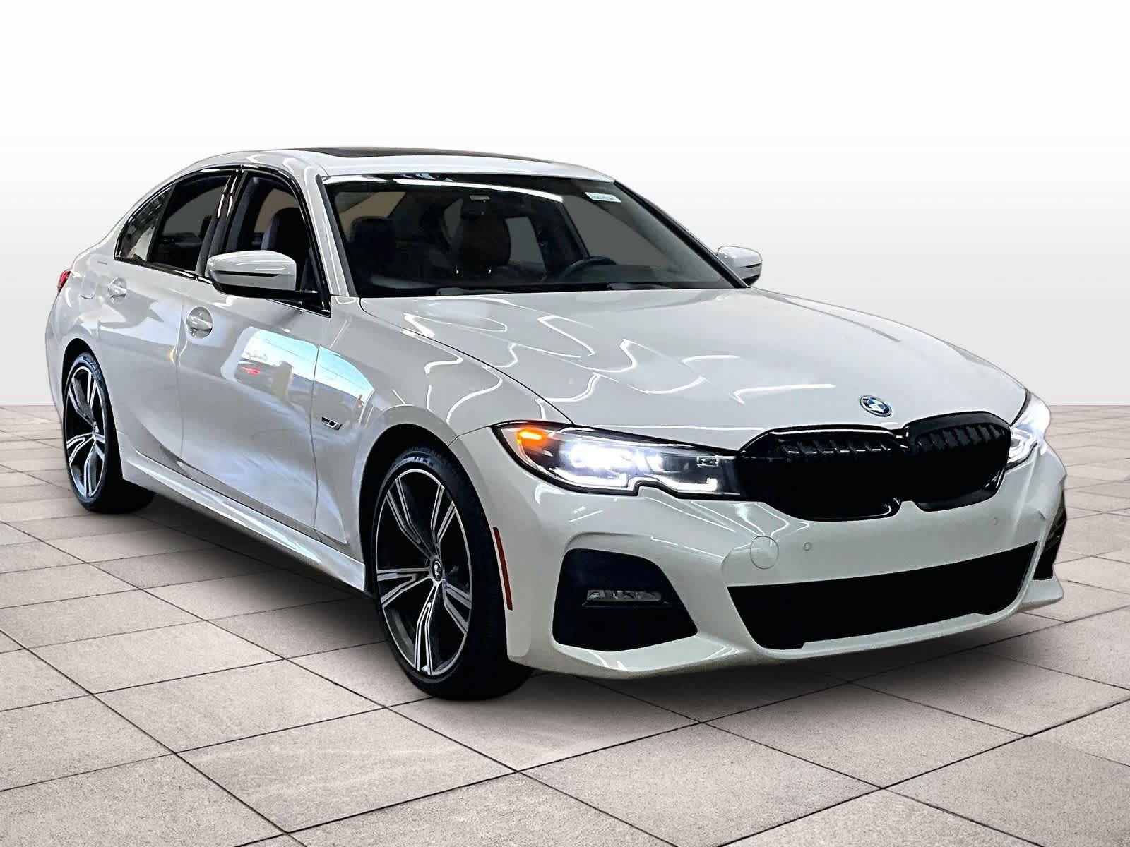 Used 2022 BMW 330e w/ M Sport Package RWD image 2