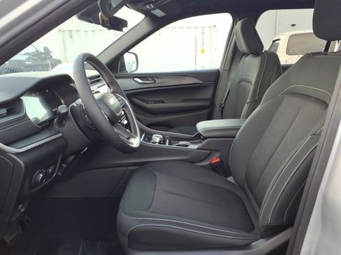 New 2025 Jeep Grand Cherokee Laredo X image 13