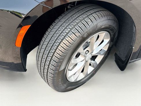 New 2027 Chrysler Pacifica Select AWD/4WD image 37