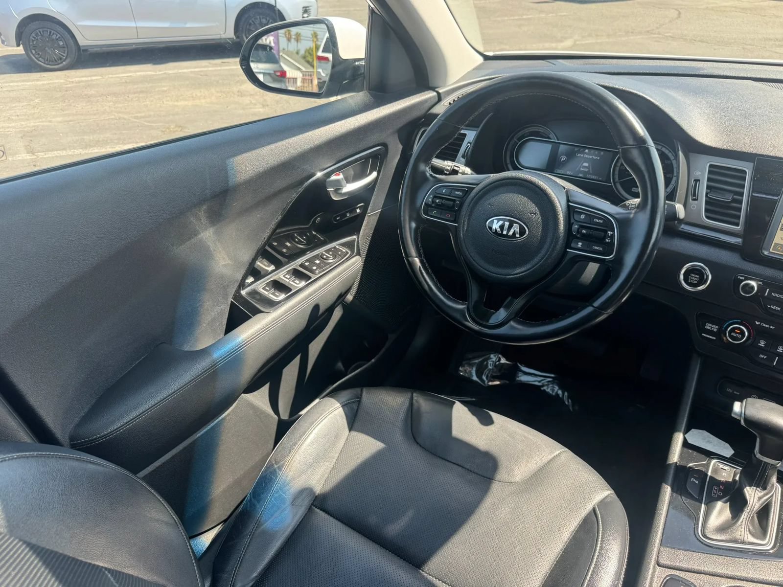 Used 2017 Kia Niro Touring w/ Advanced Technology Package FWD image 24