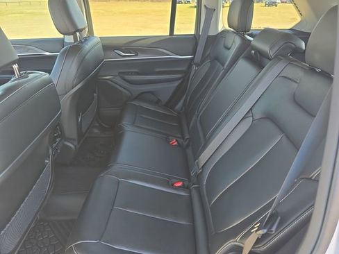 Used 2024 Jeep Grand Cherokee Limited w/ Black Appearance Package image 13