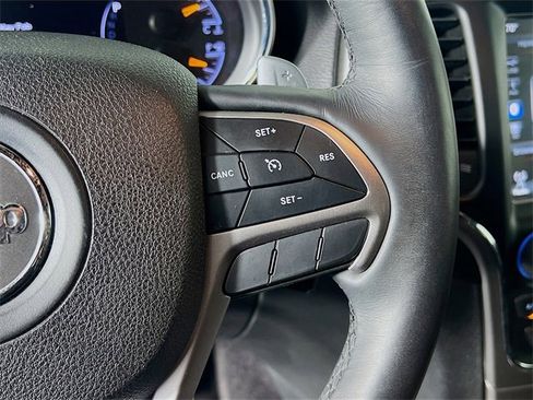 Used 2017 Jeep Grand Cherokee Altitude image 17