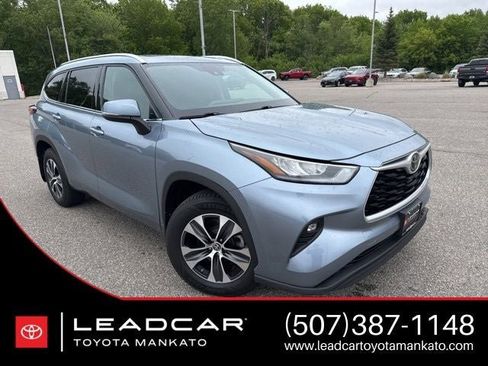 Used 2020 Toyota Highlander XLE AWD/4WD image 1