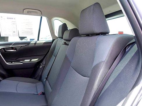Used 2025 Toyota RAV4 XLE AWD/4WD image 21