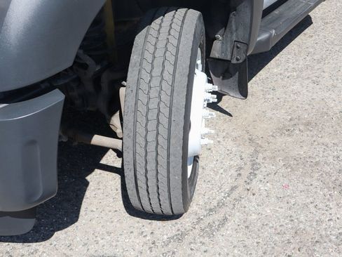 Used 2015 Ford F550 2WD Regular Cab Super Duty image 38