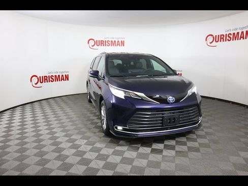 Used 2025 Toyota Sienna Limited AWD/4WD image 30