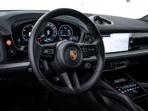 Certified 2025 Porsche Cayenne Coupe image 16