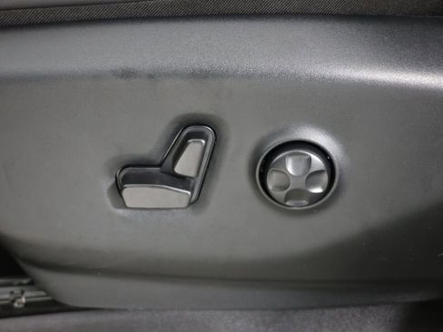 Used 2024 Chrysler Pacifica Touring-L image 24