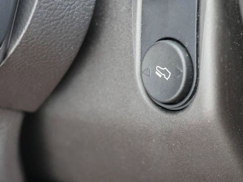 Used 2013 Ford Taurus SEL image 25