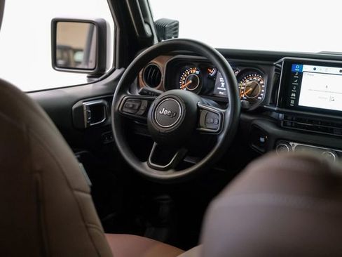 Used 2025 Jeep Gladiator Sport image 57