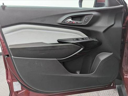 Used 2025 Chevrolet Trax LT w/ LT Convenience Package image 13