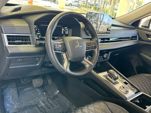 Used 2022 Mitsubishi Outlander SEL image 40