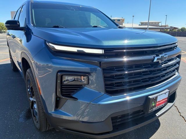 Used 2026 Chevrolet Traverse LT w/ Midnight/Sport Edition FWD image 8