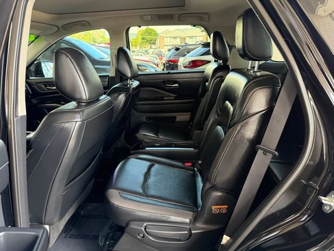 Used 2022 Nissan Pathfinder SL w/ SL Premium Package FWD image 18