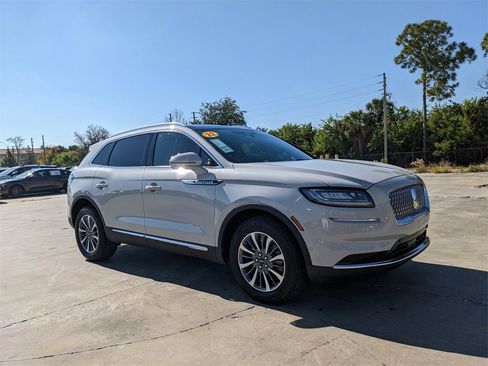 Used 2022 Lincoln Nautilus Reserve image 2