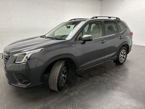 Used 2024 Subaru Forester Premium image 4