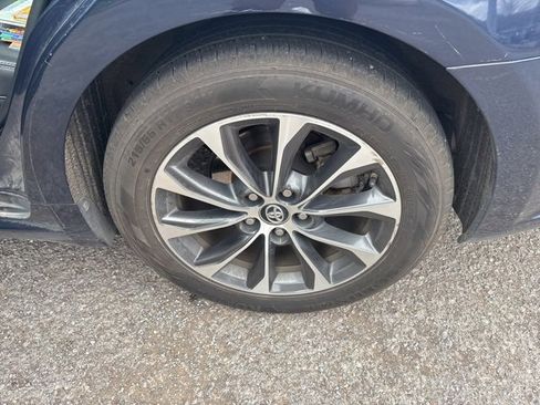 Used 2016 Toyota Avalon XLE Premium image 9