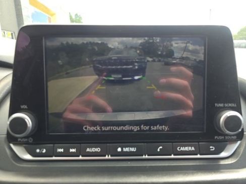 Used 2025 Nissan Rogue SV image 19