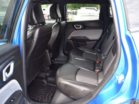 Used 2025 Jeep Compass Latitude AWD/4WD image 36