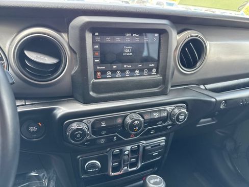Used 2022 Jeep Wrangler Unlimited Sport AWD/4WD image 18