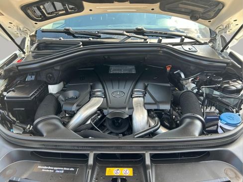 Used 2014 Mercedes-Benz GL 550 4MATIC image 32