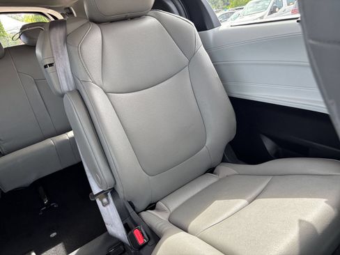 Used 2025 Toyota Sienna XLE FWD image 38
