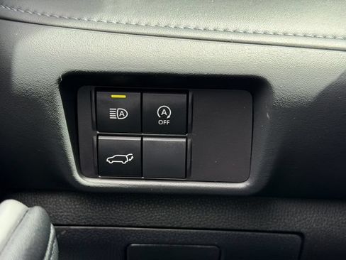 Used 2024 Toyota Highlander XLE FWD image 23