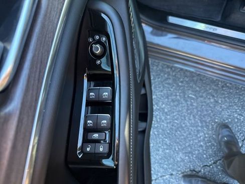 Used 2022 Jeep Grand Cherokee L Overland w/ Luxury Tech Group IV image 23