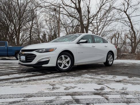 Used 2024 Chevrolet Malibu LT FWD image 2