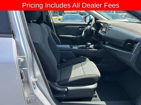 Used 2022 Nissan Rogue SV FWD image 19