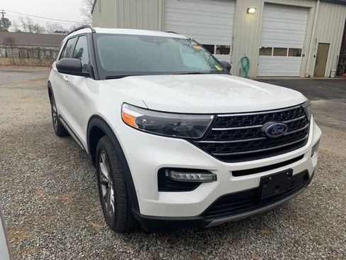 Used 2020 Ford Explorer XLT w/ Equipment Group 202A image 2