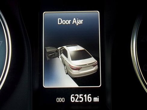 Used 2017 Toyota Camry LE FWD image 19