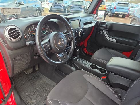 Used 2014 Jeep Wrangler Unlimited Sahara w/ Connectivity Group image 15