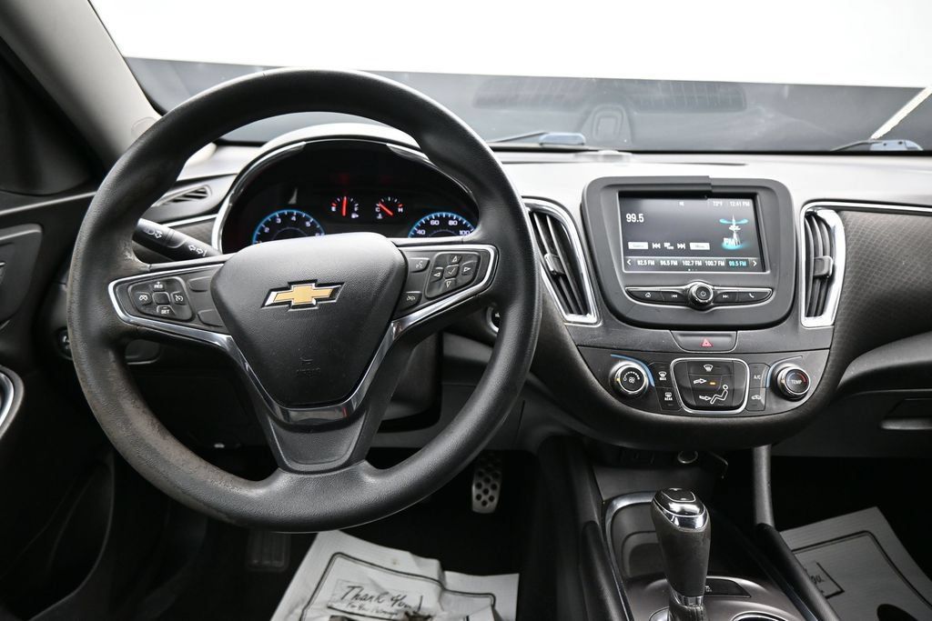 Used 2016 Chevrolet Malibu LT FWD image 13