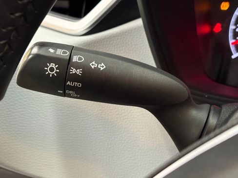 Used 2020 Toyota Corolla SE image 29