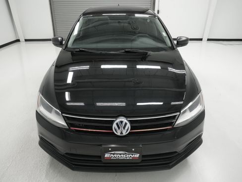 Used 2016 Volkswagen Jetta SE image 2