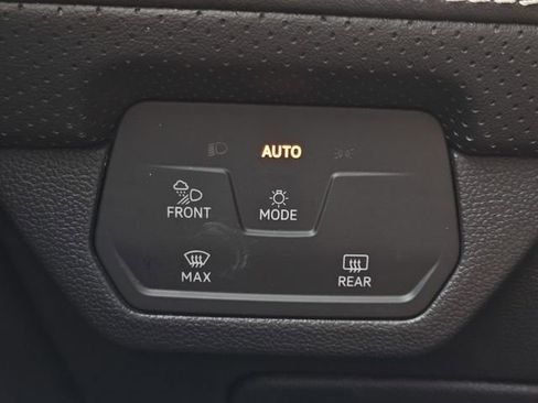 Used 2024 Volkswagen Atlas SE FWD image 22