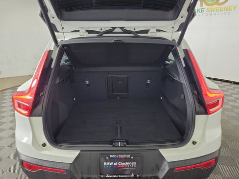 Used 2019 Volvo XC40 T5 Momentum AWD/4WD image 24