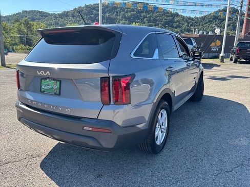 Used 2022 Kia Sorento LX image 5