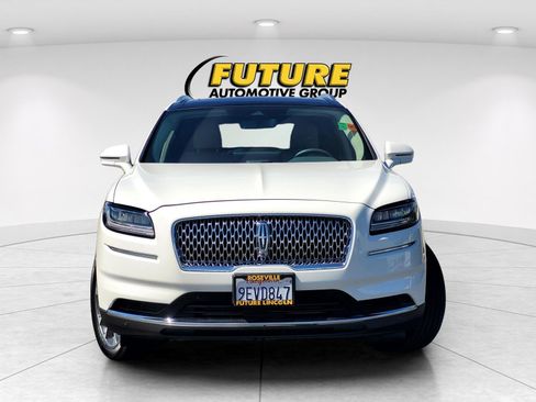 Used 2022 Lincoln Nautilus Reserve AWD/4WD image 2