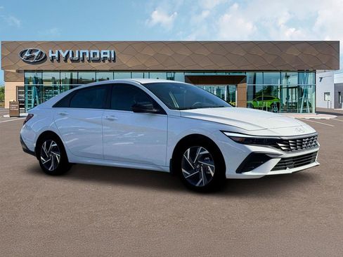 New 2025 Hyundai Elantra SEL image 10
