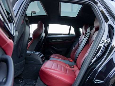 Certified 2024 Porsche Panamera image 43