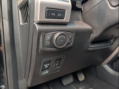 Certified 2018 Ford F150 Platinum w/ Technology Package AWD/4WD image 31