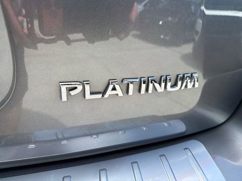 Used 2019 Nissan Pathfinder Platinum FWD image 11