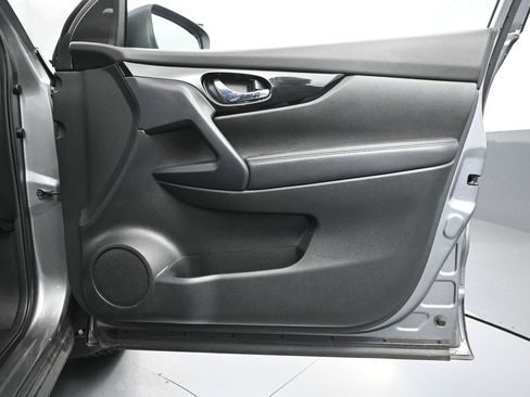 Used 2021 Nissan Rogue Sport SV image 43