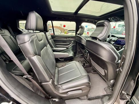 Used 2021 Jeep Grand Cherokee L Overland w/ Luxury Tech Group IV AWD/4WD image 16