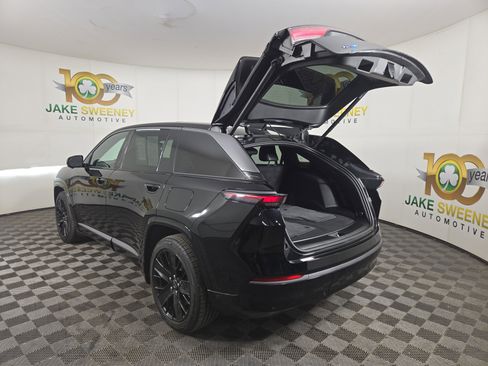 Used 2024 Jeep Wagoneer Launch Edition image 32