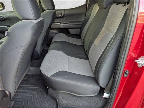 Used 2022 Toyota Tacoma TRD Sport image 17