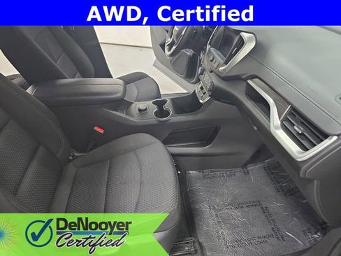 Used 2024 GMC Terrain SLE image 10